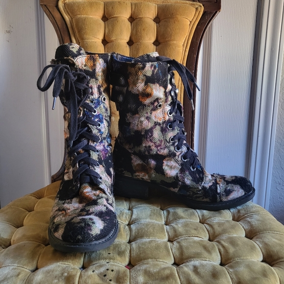 Sam Edelman lace up boots - Picture 1 of 6